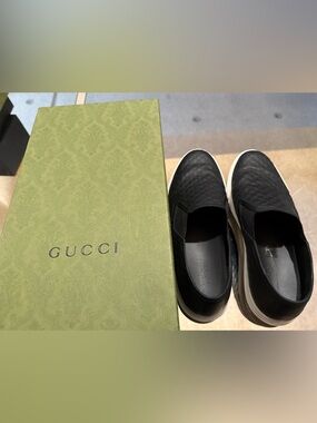 Gucci Black Textured Leather Slip-On Loafers